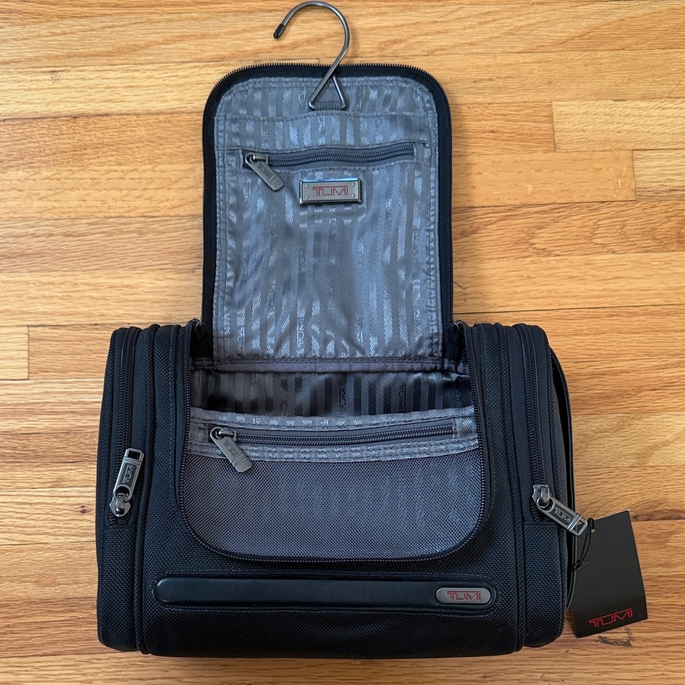 Tumi Black Men's Travel Toiletry Organizer Bag - Picture 2 of 2